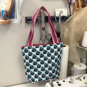 Zippered Tote.  Water bottle Holder New